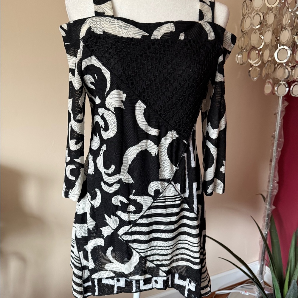 NWOT - lior luxe Paris, size S, black & white off the shoulder tunic.